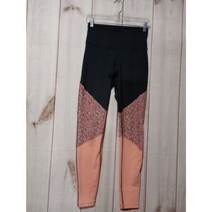 2‎ For 30 Old Navy Leggings Ladies Small Peach Black Active Go Dry Athletic